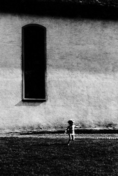  1972 Kind und Fenster Bremgarten 